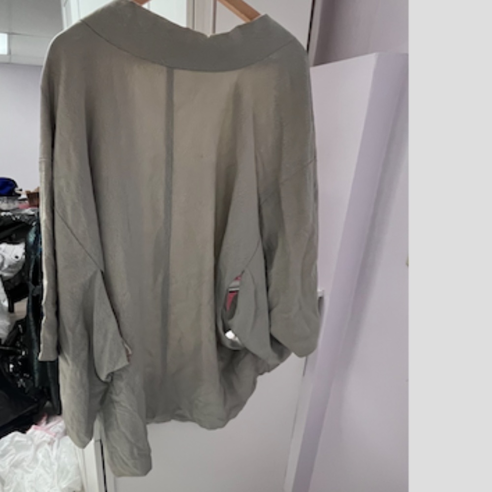 Shirt - Picture 2 of 4
